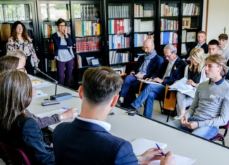 Presentarsi al meglio: scrivere un CV autentico e sostenere un colloquio vincente